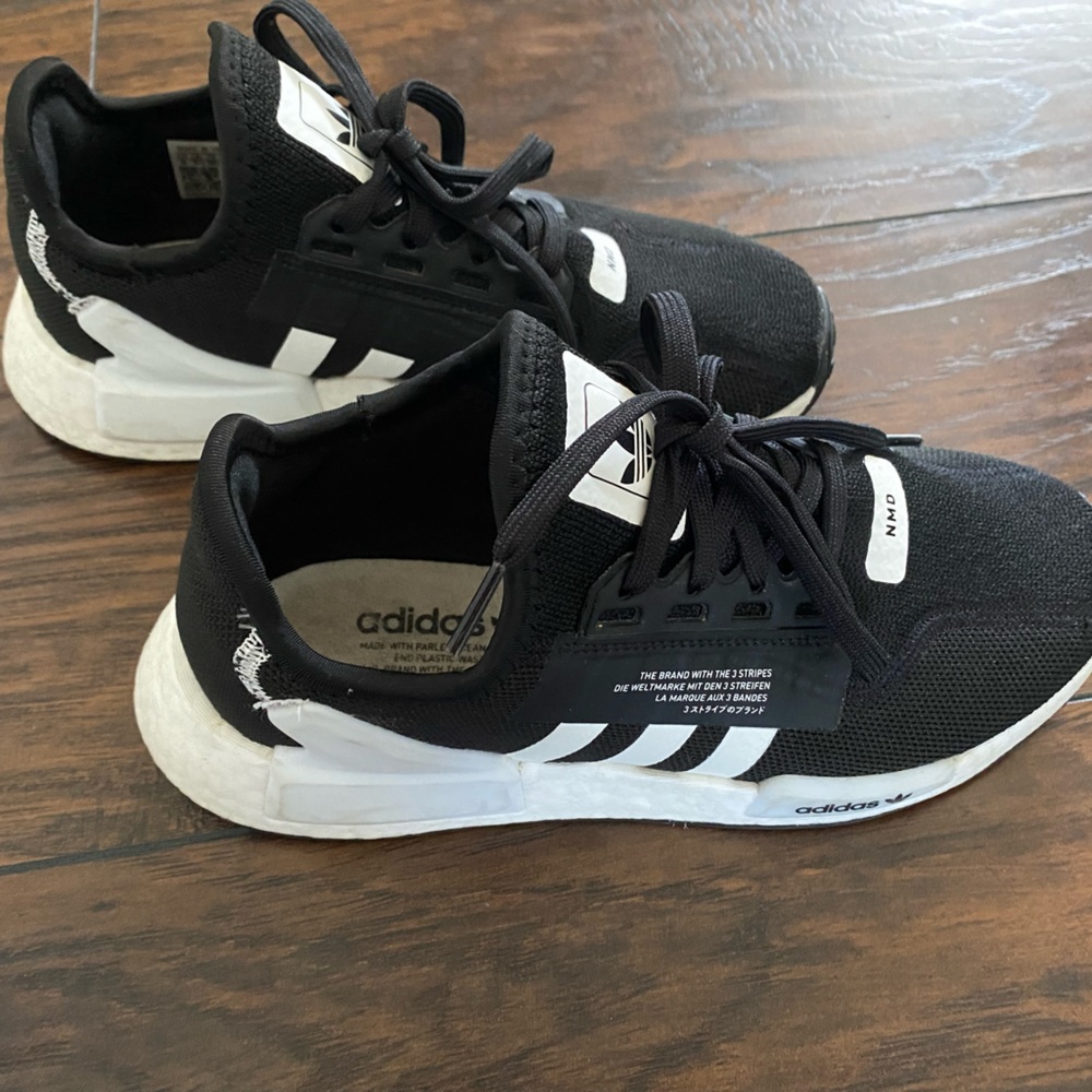 Adidas NMD R1 V2 Core Black / Cloud White Shoes